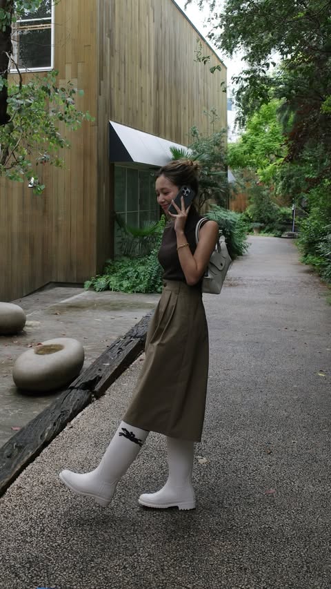 Instagram post by @33___chan for LONGCHAMP. Caption reads: [...] みんなはどれが好き？ @longchamp #LongchampBeCurious....
