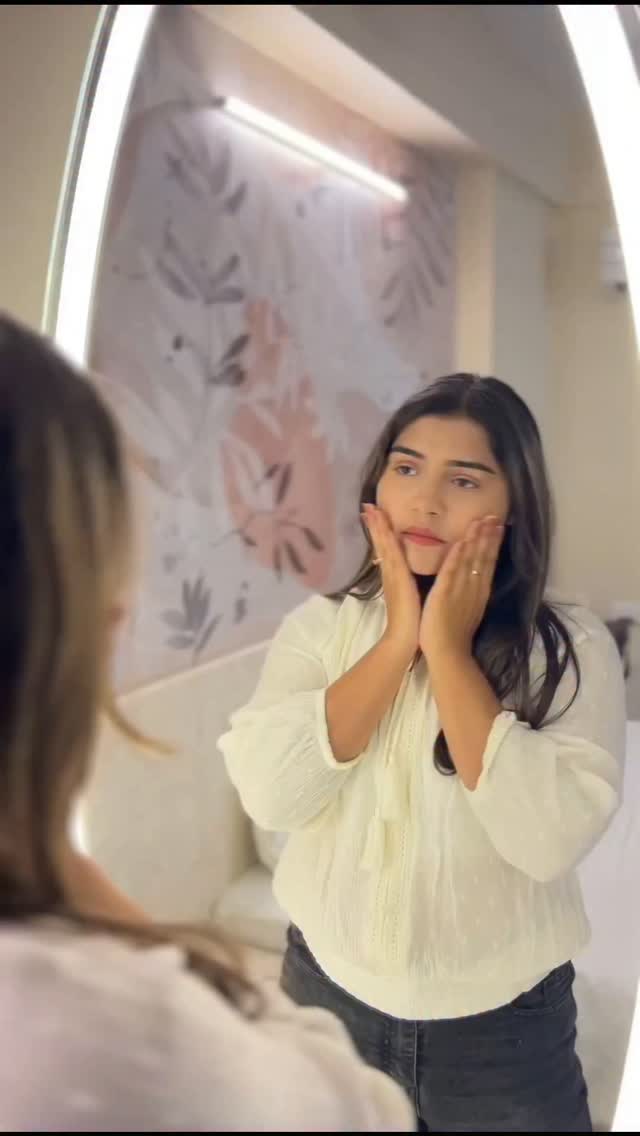 Instagram post by @ananya_singhh_ for OZiva. Caption reads: Comment “GLUTA” for the link ✨
Because glow isn’t....