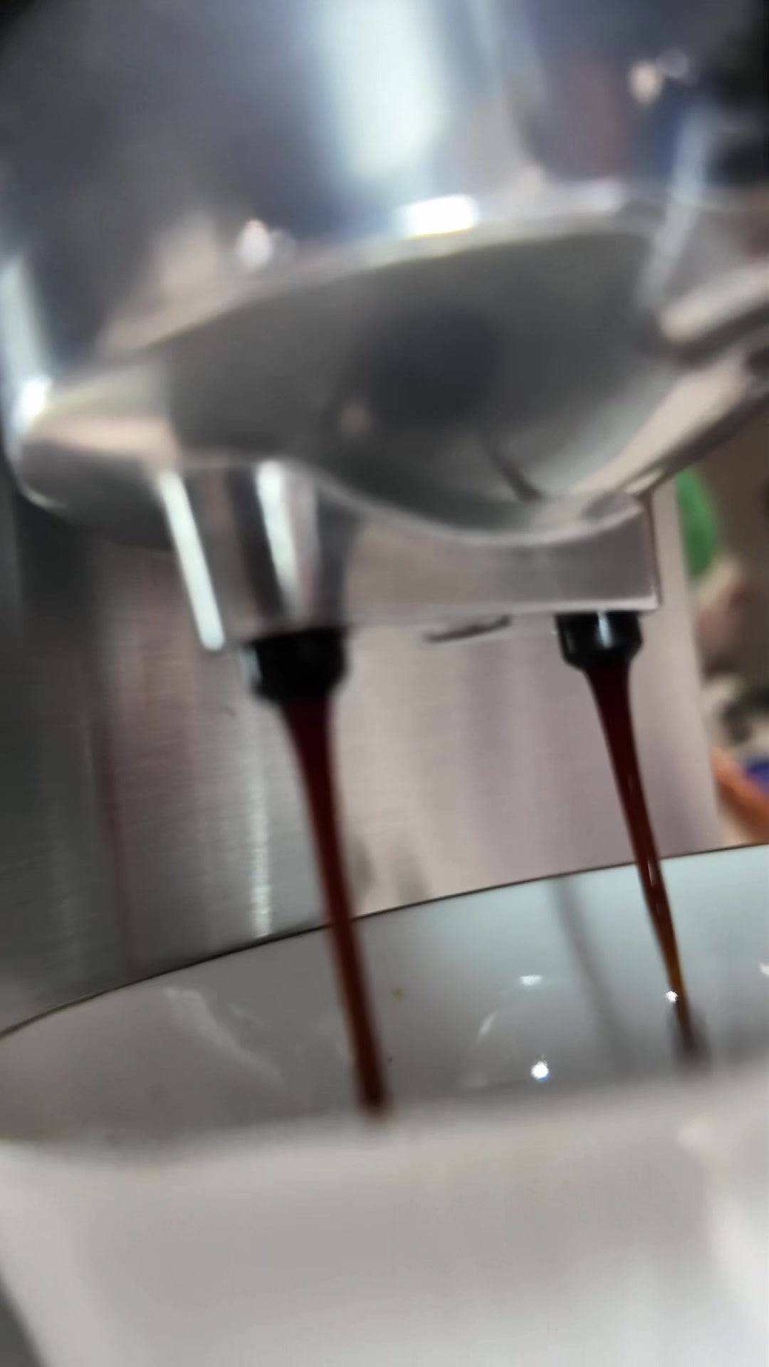 TikTok post by @joelyberthaofficial1 for ecozy Appliances. Caption reads: [...] el cafesito bien recomendada @ecozy....
