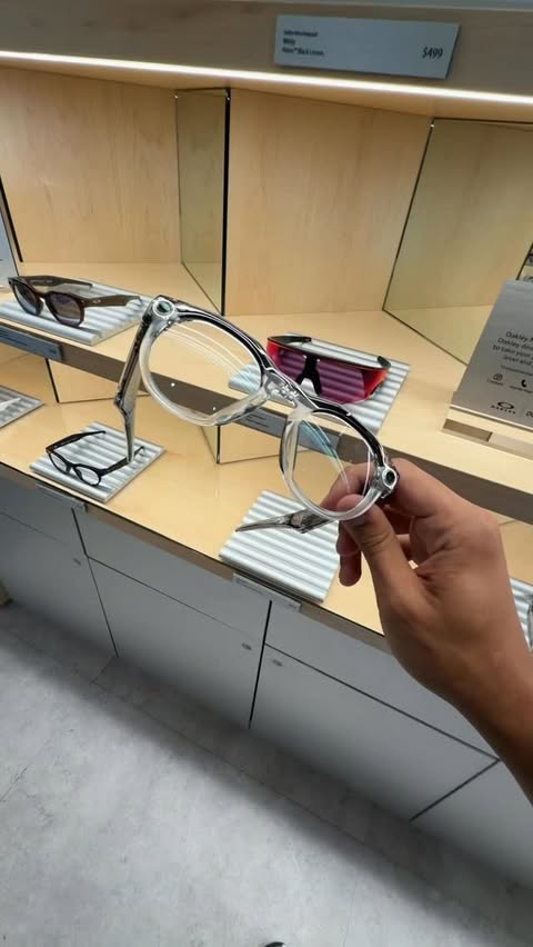 Instagram post by @carterpcs_ for Meta Quest. Caption reads: Hands-on with Meta Al glasses and Meta Quest at....