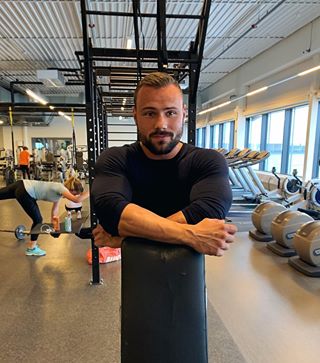 Instagram post by @augustkolberg for Bodylab. Caption reads: We get praised in public for what we repeatedly do....