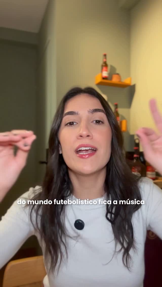 Instagram post by @marianaspinelli for Budweiser. Caption reads: Ranking de músicas futebolísticas: onde fica....