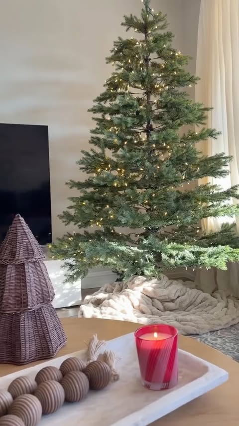 Instagram post by @shikha.w16 for King of Christmas. Caption reads: A tree that looks this real? Fully obsessed. This....