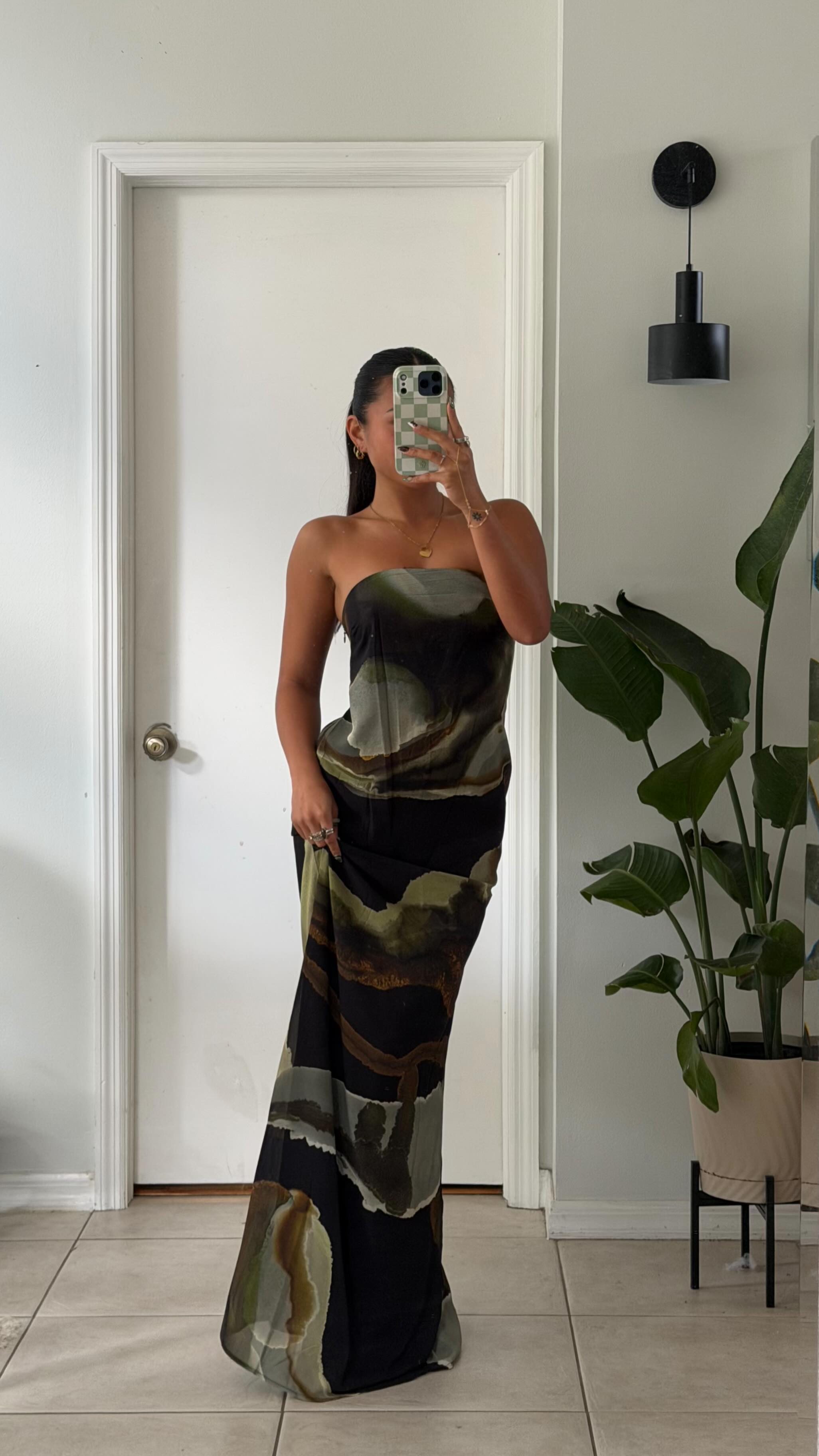 Instagram post by @nicoledelosreyes_ for Meshki. Caption reads: we do what we have to😵‍💫🫠 HAHAHAHA

dress n....