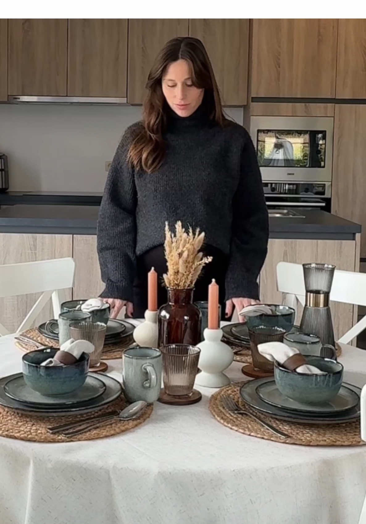 TikTok post by @lauratenteniez for bol. Caption reads: [...] nog nooit zo gezellig gezien, thanks to....