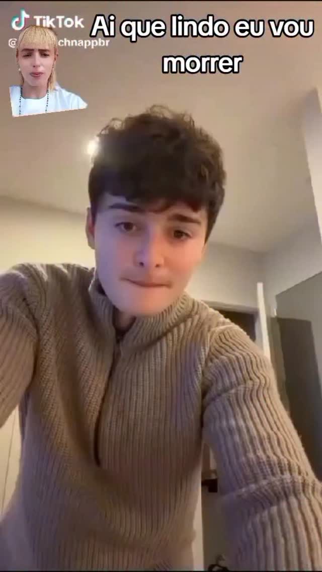 Instagram post by @renataluzia_arduino for Netflix. Caption reads: @netflixbrasil.