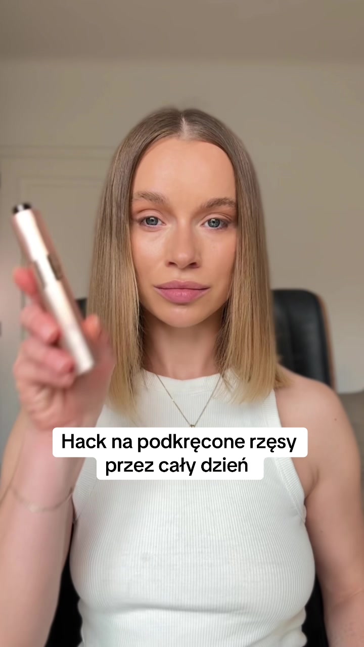 TikTok post by @martyna_grzenkowicz for Max Factor. Caption reads: Spróbujcie tego tricku, podziękujecie mi....