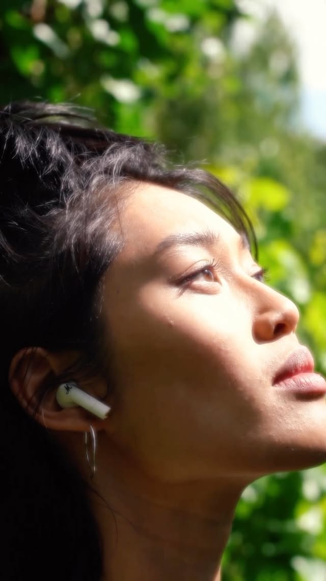 Instagram post by @anuthida for Marshall Headphones. Caption reads: [...] you listen to music?“ Thank you,....