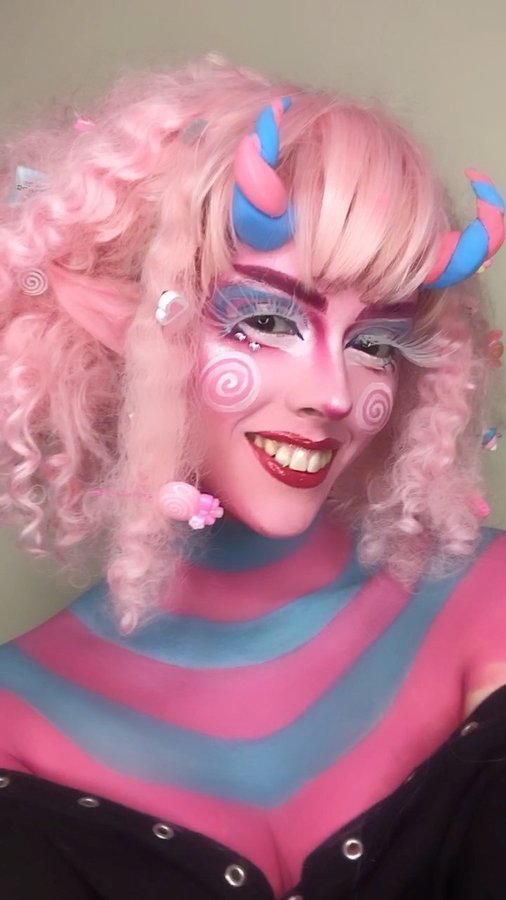 Instagram post by @artbeautychaos for Snazaroo. Caption reads: 🍬🍭Trick or Treat!🍭🍬
#ad thanks again to....