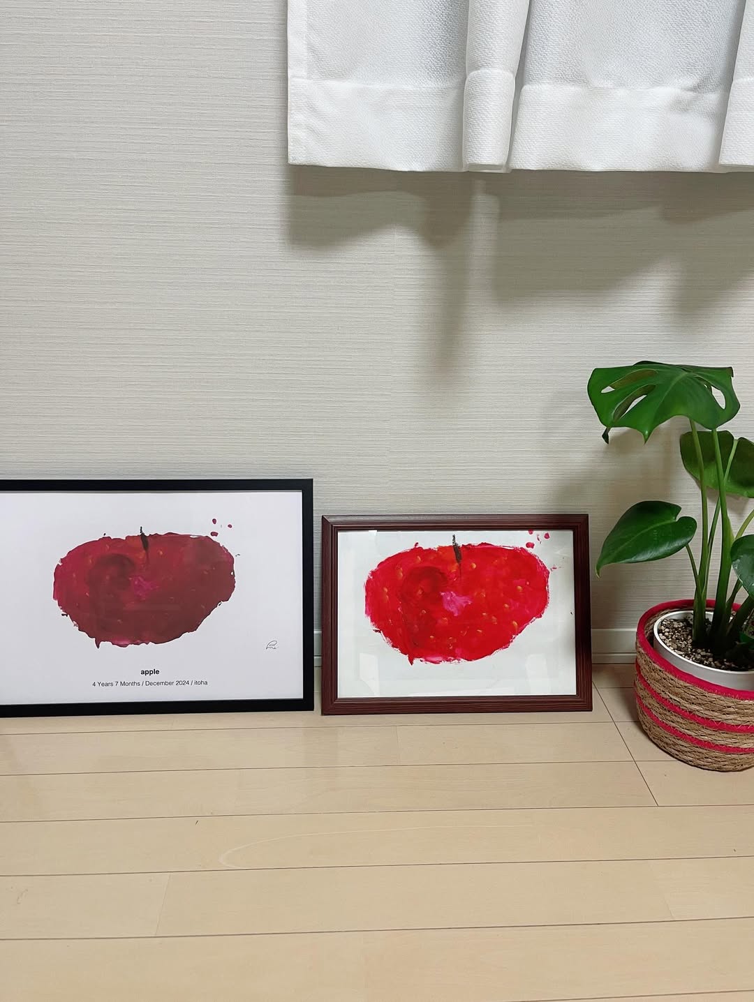 Instagram post by @e__n_o for Remember Me Poster. Caption reads: お気に入りの絵たちをポスターに🍎

めちゃくちゃかわいい！

#年子兄妹#ポスター#年子ママ.