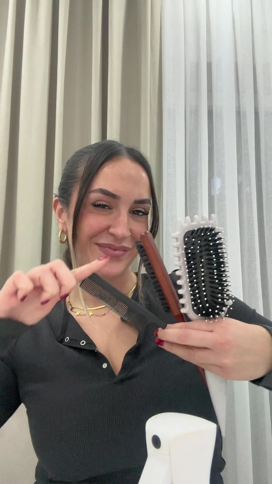 TikTok post by @papatyaxka for AliExpress. Caption reads: Hair-Tools 💗 im combo blast @AliExpress....