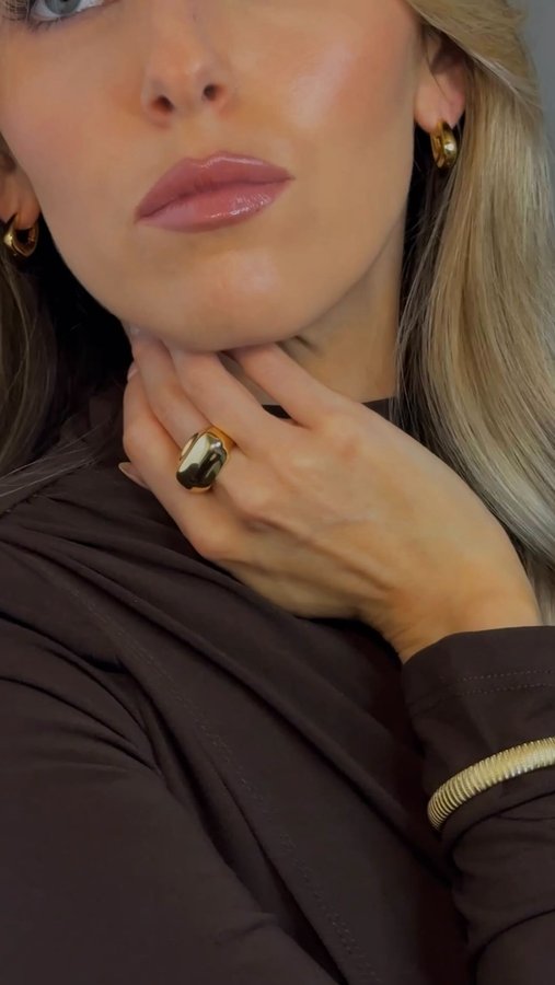 Instagram post by @oliviacharlotteburton for SIF JAKOBS JEWELLERY. Caption reads: It’s officially sparkle season ✨ AD

The perfect....