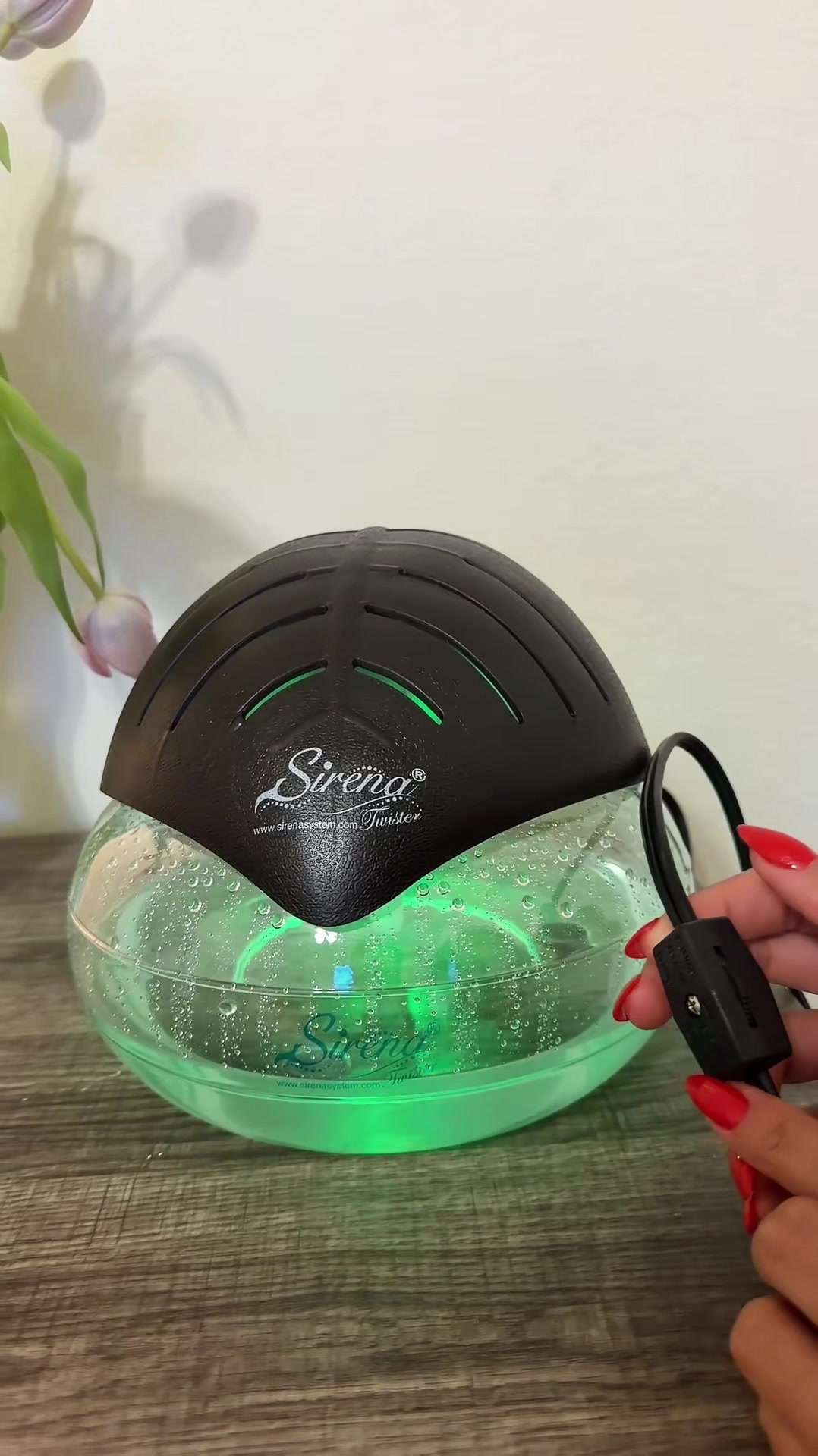 TikTok post by @noemiorellan for Sirena Inc. Caption reads: [...] & Pets Aromatic Fragrance Machine.....