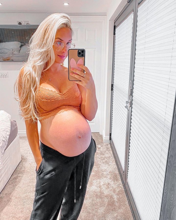 Instagram post by @themummy.motivator for MORROW+MINT. Caption reads: 37 Weeks 🧡✨ I gave birth to SiSi on this very....