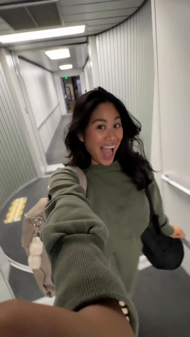 Instagram post by @alyssarafael for Hawaiian Airlines. Caption reads: ✨Flying with @HawaiianAirlines honestly feels like....