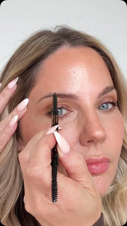 Instagram post by @stefaniefritzxo for Anastasia Beverly Hills. Caption reads: [...] the heavy lifting for my brows.....