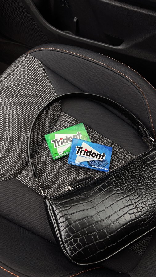 Instagram post by @meili_zzz for Trident Gum. Caption reads: What’s in my purse, ft. Trident gum! ✨ Stay....