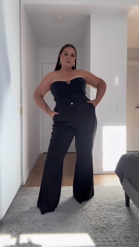 Instagram post by @vickrchloe for Showpo. Caption reads: [...] dresses! 🖤 I said it last time i tried....