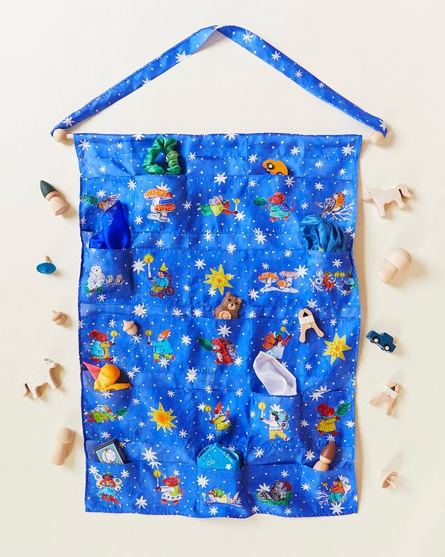 Instagram post by @phoebewahl for Sarah’s Silks. Caption reads: [...] Playsilks and much more! #playsilks....