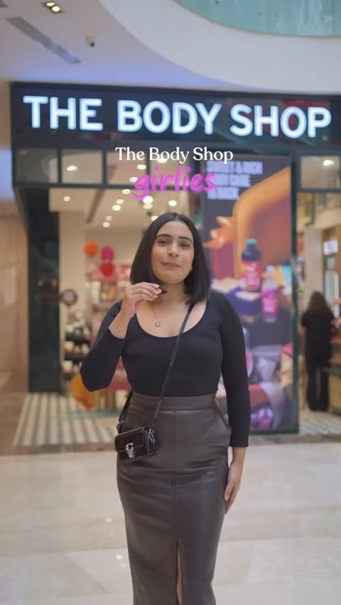 Instagram post by @dreaminginbubbles for The Body Shop. Caption reads: You know I like my Black Fridays when the deals....