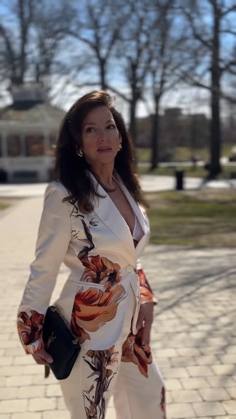 Instagram post by @orietta.polo for stylewe.com. Caption reads: Suit yourself with confidence 🫴 Spring time to....