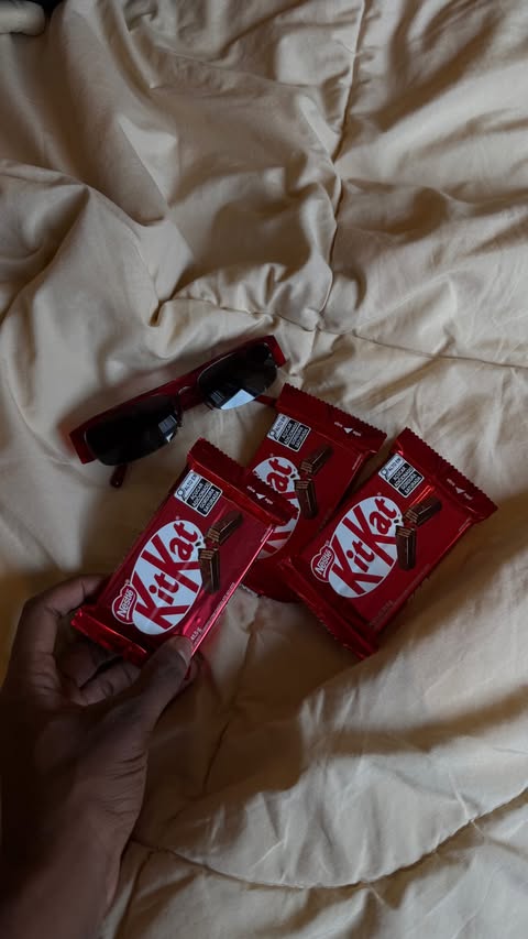 Instagram post by @lucasfreak for KITKAT. Caption reads: [...] SEASON!!! let’s rock the break w/....