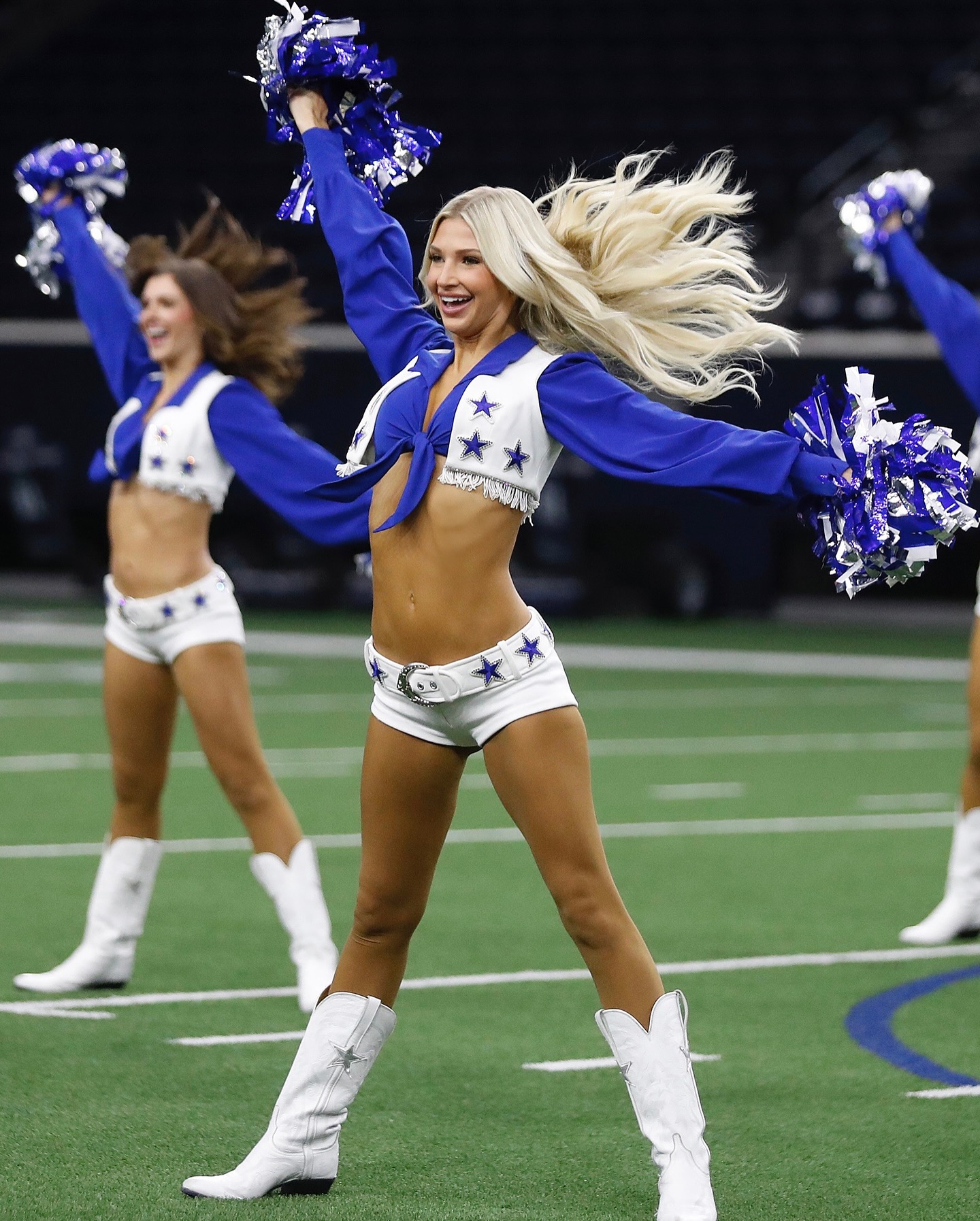 Instagram post by @sophylulaufer for American Airlines. Caption reads: see you on the field, Frisco ⭐️ Join us at Dallas....