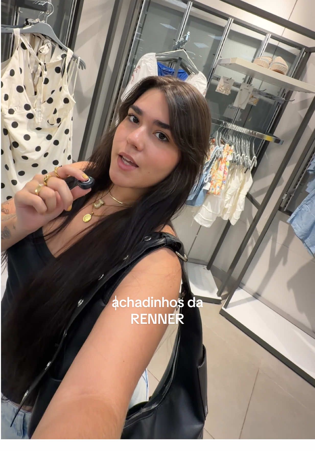 TikTok post by @julialopesppp for Lojas Renner. Caption reads: esse vestido de poá 🎀💌⭐️  loja: @Lojas Renner ....