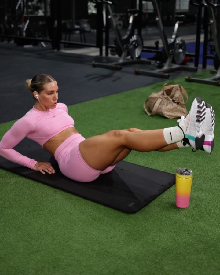 Instagram post by @allismeltzer for Ice Shaker. Caption reads: 10 MIN ABS w my @iceshaker 💖
get this one done at....