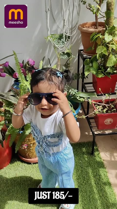 Instagram post by @aartisaini1507 for Meesho. Caption reads: मुझे तो 3rd dress अच्छी लगी और आपको ? Meesho Baby....