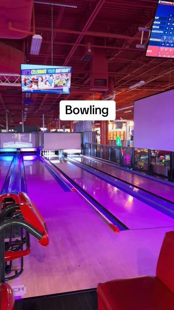 Instagram post by @besthacks4u for Dezerland Park Orlando. Caption reads: [...] in the heart of excitement at Dezerland Park....