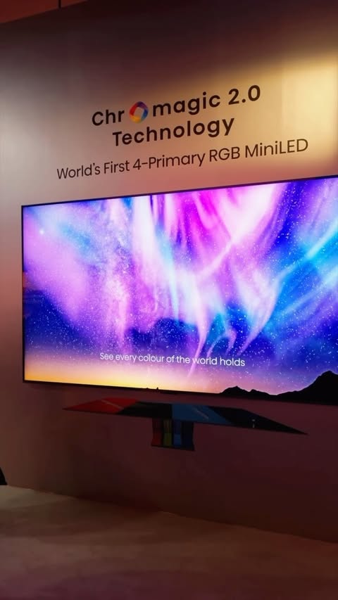 Instagram post by @ibordelais for Hisense. Caption reads: [...] fini ?! Vive le miniLED RBBC 😊 stand....