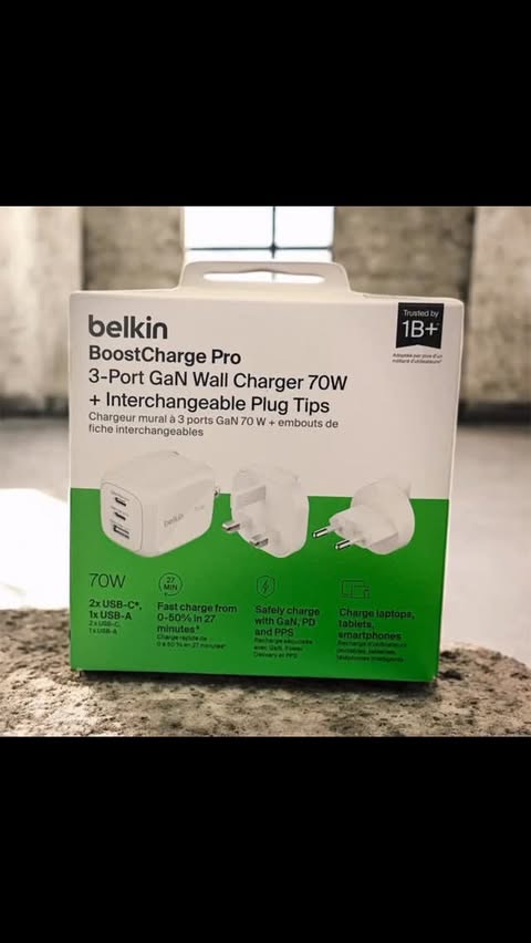 Instagram post by @nazara.beauty for Belkin. Caption reads: [...] 𝓡𝓮𝓿𝓲𝓮𝔀 ✨

Okay… this little Belkin 70W....