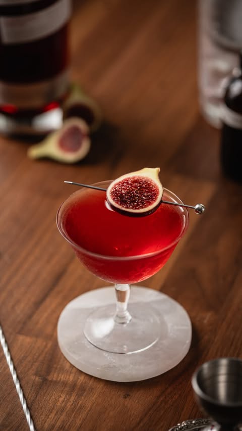 Instagram post by @jfdesfosses for Empress 1908 Gin. Caption reads: Here’s my Fig & Cinnamon Gimlet with....