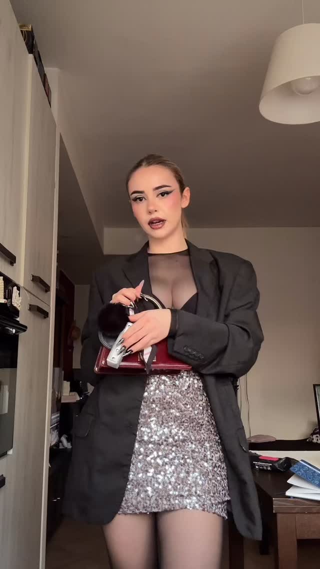 Instagram post by @emilia.poloni for PUPA Milano. Caption reads: Emilia 🤝🏼 matchare outfit e make-up 🙂‍↕️✨....