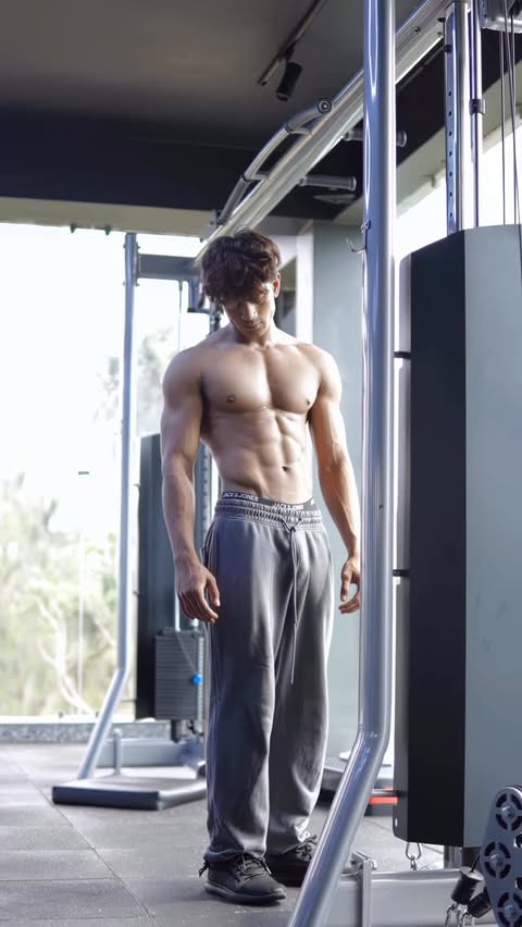Instagram post by @fit_rdx for MuscleBlaze. Caption reads: Aesthetic 👽 . . . . #ad #ads #viral #trend #body.
