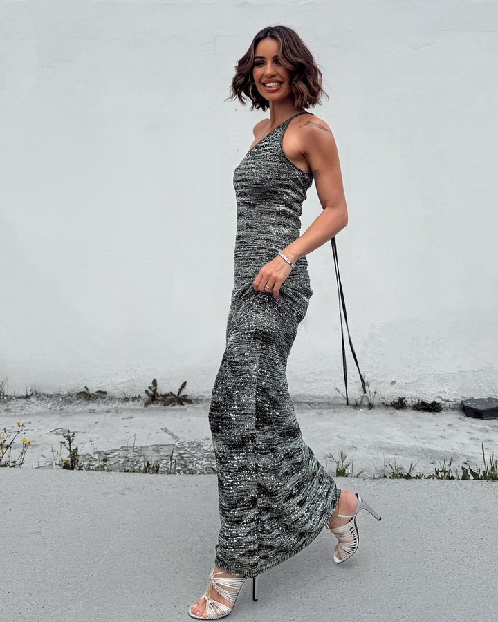 Instagram post by @nurbilenyavuzer for Missoni. Caption reads: smile more smile more smile more

ad, reklam.