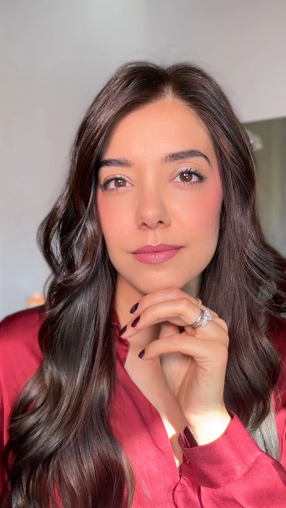 Instagram post by @vanessaziletti for Valentino Beauty. Caption reads: Makeup facile e luminoso ✨

- Studio Fix Fluid....