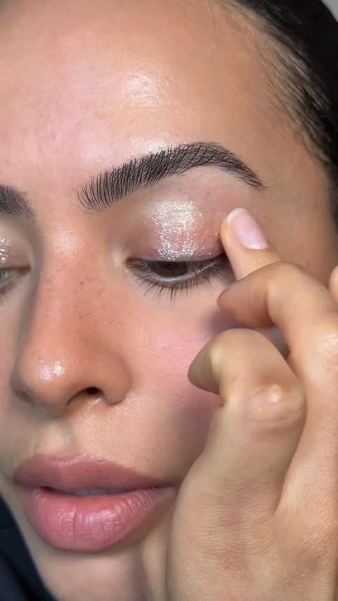 Instagram post by @melissa.hernandez for Bobbi Brown Cosmetics. Caption reads: if you love sparkly eyes, but hate the fallout,....