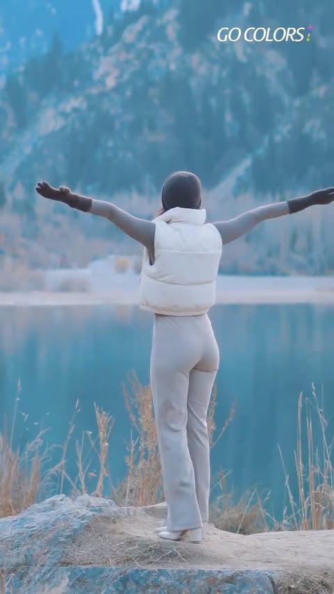 Instagram post by @anshikaav for Go Colors. Caption reads: Minus-degree weather? Doesn’t stand a chance....