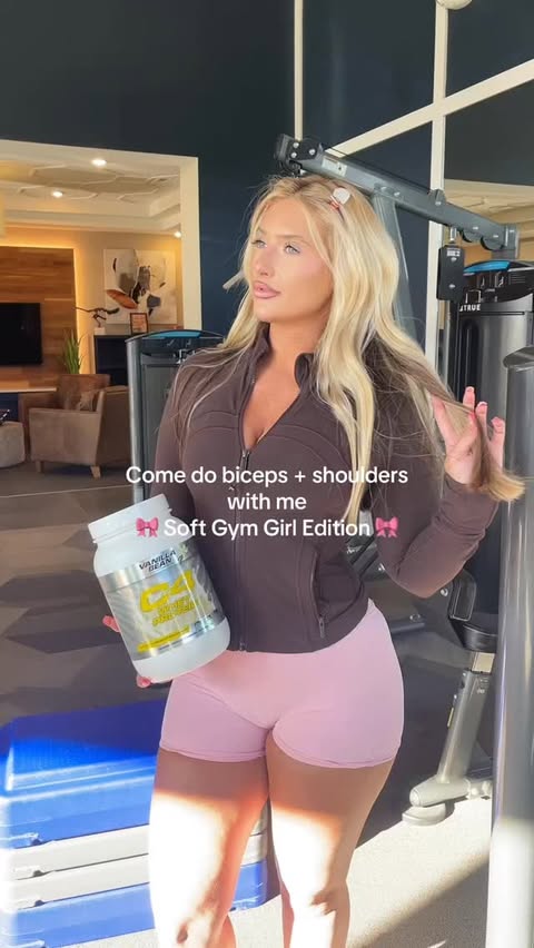 Instagram post by @arisbellav_ for Cellucor. Caption reads: [...] sign to train upper body 🎀 @c4energy....