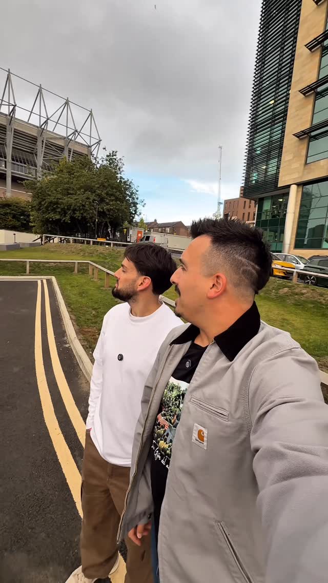 Instagram post by @elopi23 for Crypto.com. Caption reads: NEWCASTLE vs FC BARCELONA en CHAMPIONS LEAGUE....