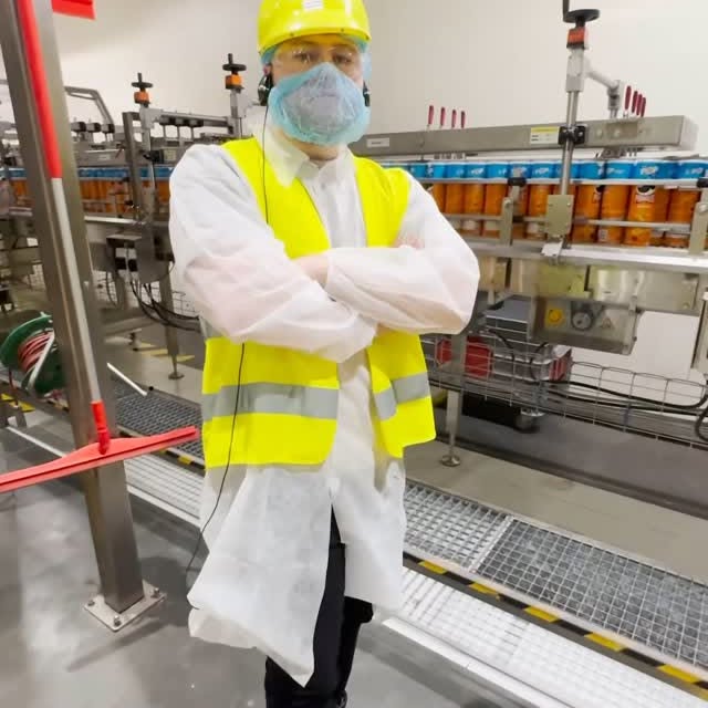 Instagram post by @royalistiq for Pringles. Caption reads: Onlangs mocht ik een kijkje nemen in de....