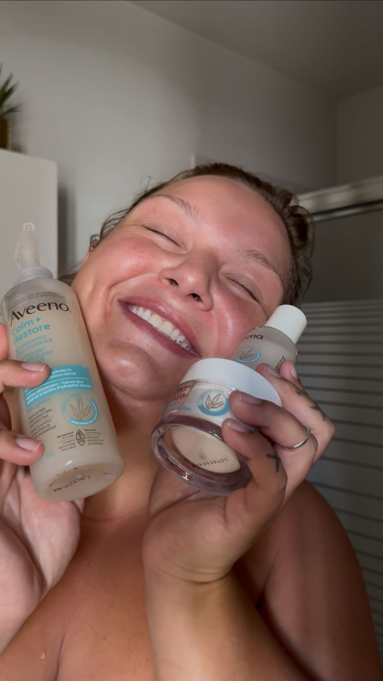 Instagram post by @julie.munger_officiel for Jean Coutu. Caption reads: ✨ Ma peau sensible a trouvé sa routine coup de....