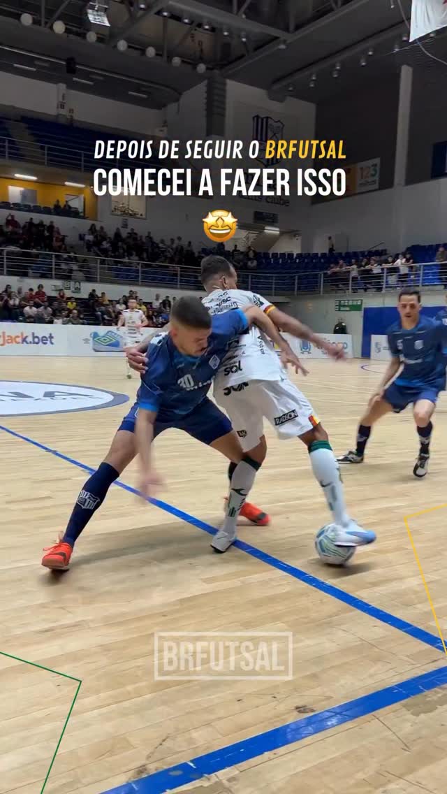 Instagram post by @brfutsal for Umbro. Caption reads: SEGUE O BR🔥✅ Patrocínio: 👕@umbrobrasil....