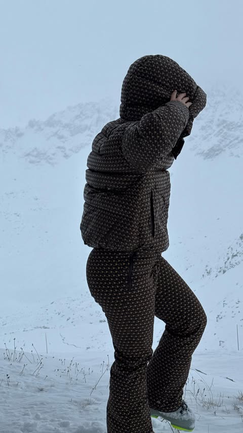 Instagram post by @livefitelle for Meshki. Caption reads: [...] Flowerbomb Eau de Parfum 

@meshki dress &....