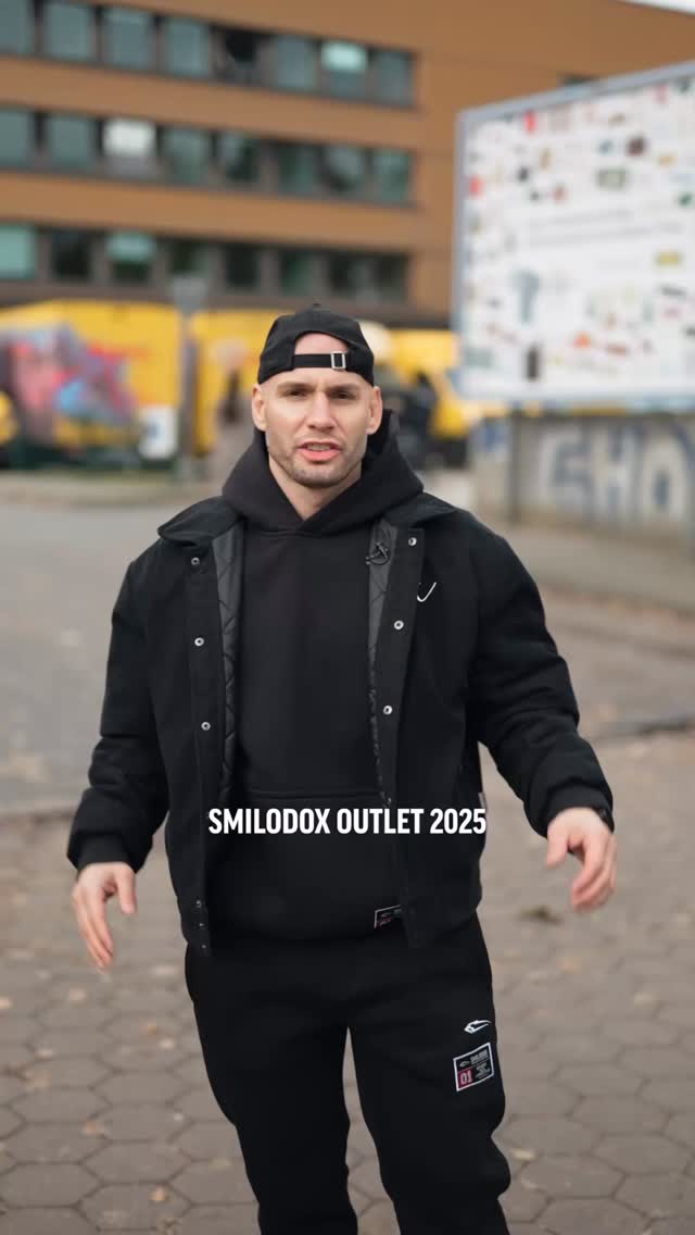 Instagram post by @flyinguwe for Smilodox. Caption reads: 📅 1., 3. & 4. November
🕙 10:00 – 20:00 Uhr
📍....