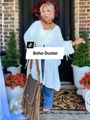 TikTok post by @lindaannettem for YeeZaa. Caption reads: [...] arm coverage without making me sweat🍂....
