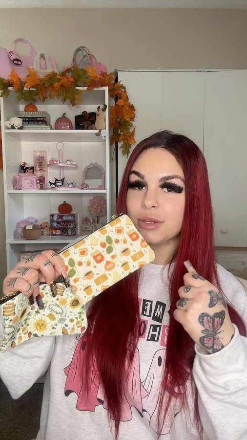 Instagram post by @victoriaa_jadee for Redbubble. Caption reads: the holidays are coming up and redbubble is the....