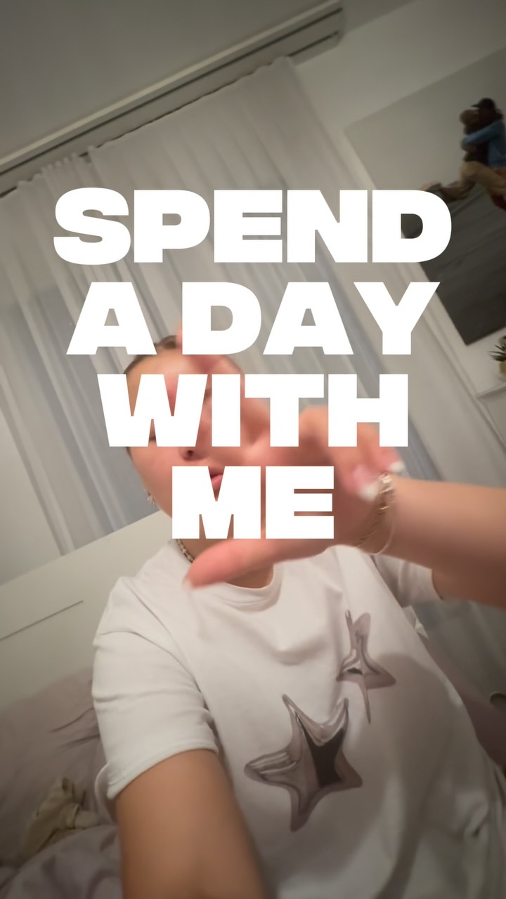 Instagram post by @carinadezwerg for COOP. Caption reads: Händer lieber Fondue oder Raclette?✨🧀🫕🗃️ #coop....